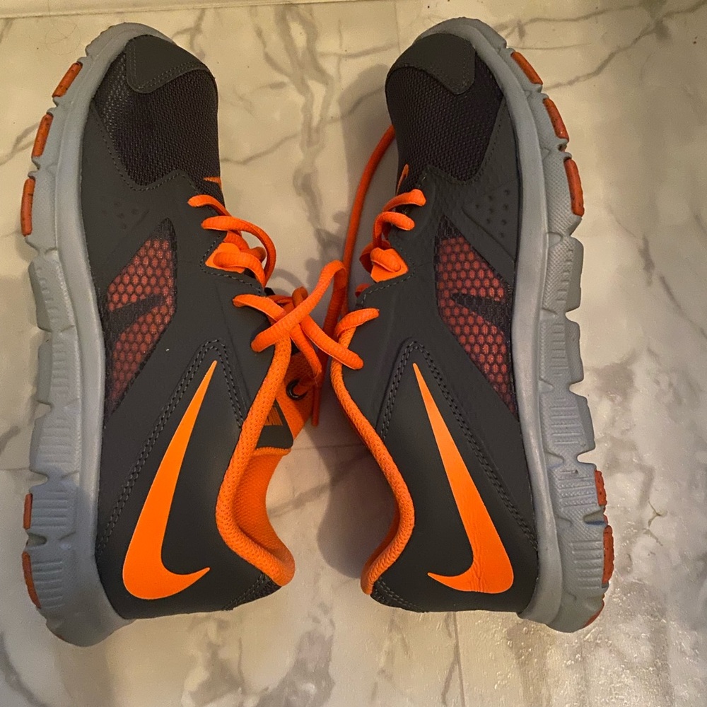 Nike Shoes - Picture 4 of 7